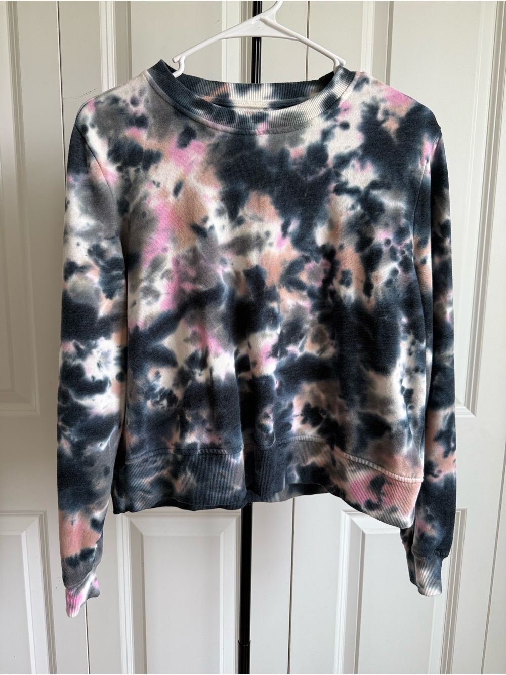 Elizabeth and James Black Pink Cloud Tie Dye Cropped Sweatshirt XS